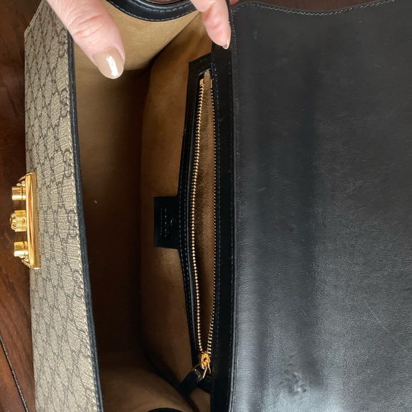 Gucci purse / carried only a week - Picture 5 of 8